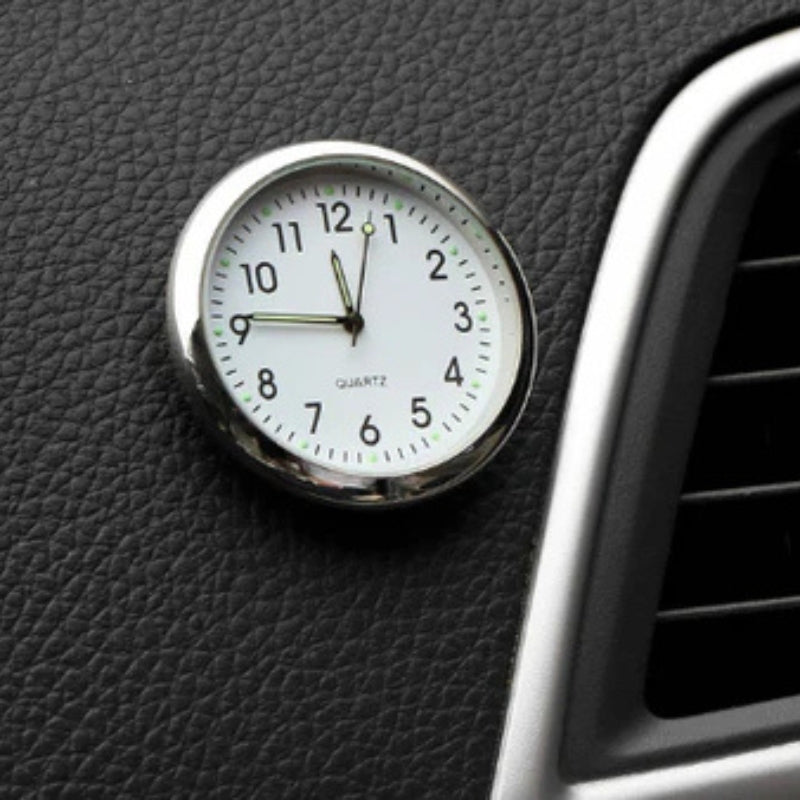 Mini Auto Kello – Selkeä Analoginen Näyttö Ja Helppo Kiinnitys 