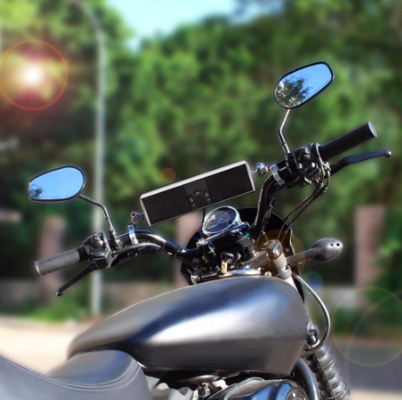 ハンドルバーサポート付きバイクスピーカー — 音楽での移動に最適 