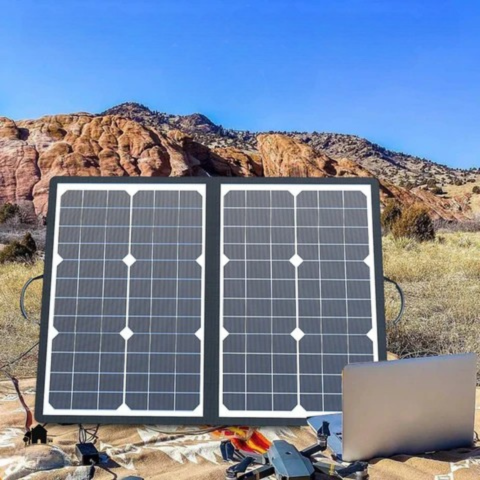 Draagbare Zonne-energie — Autonomie Tijdens Reizen En Kamperen 
